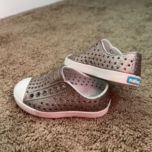 Sparkly natives size 4